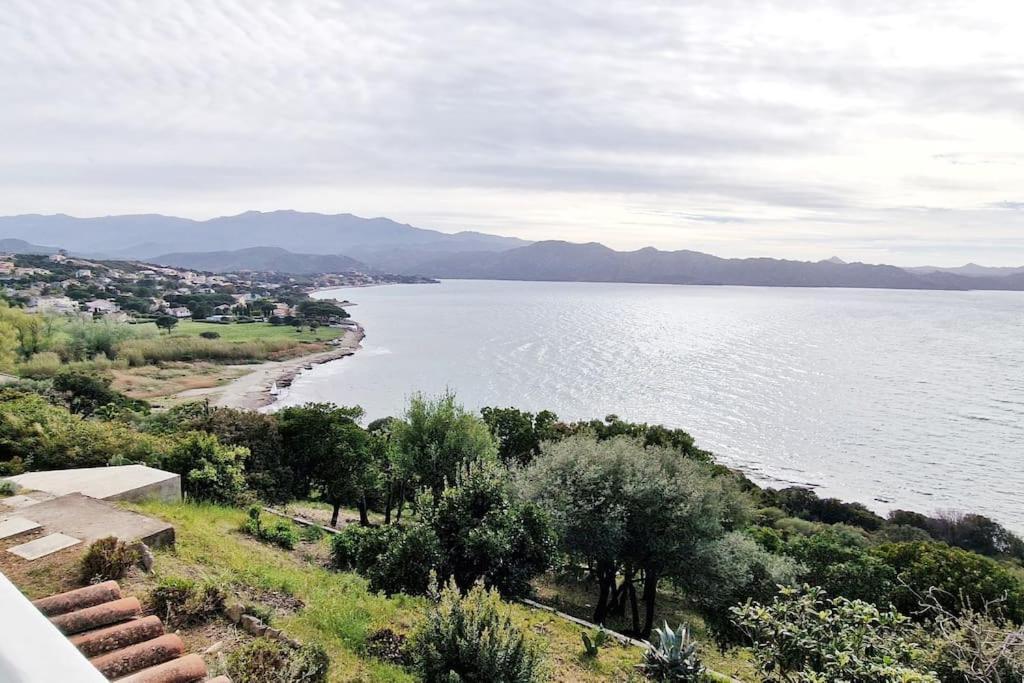 פטרימוניו Appartement Sur La Baie De Saint Florent מראה חיצוני תמונה